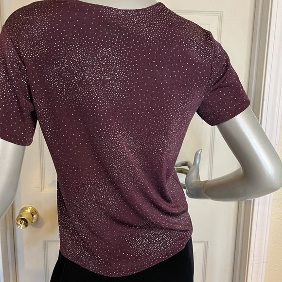 Very pretty Dark maroon blouse with sparkle floral like pattern. Size small - Picture 4 of 12